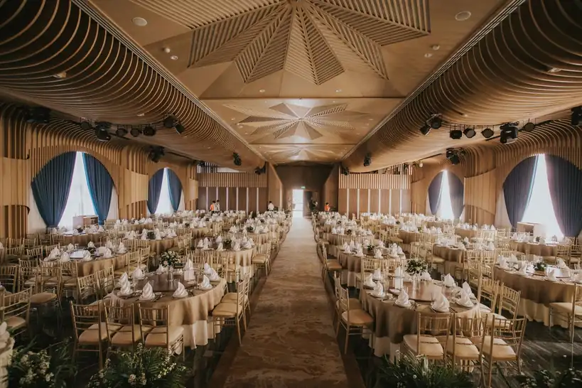 Banquet hall table setting